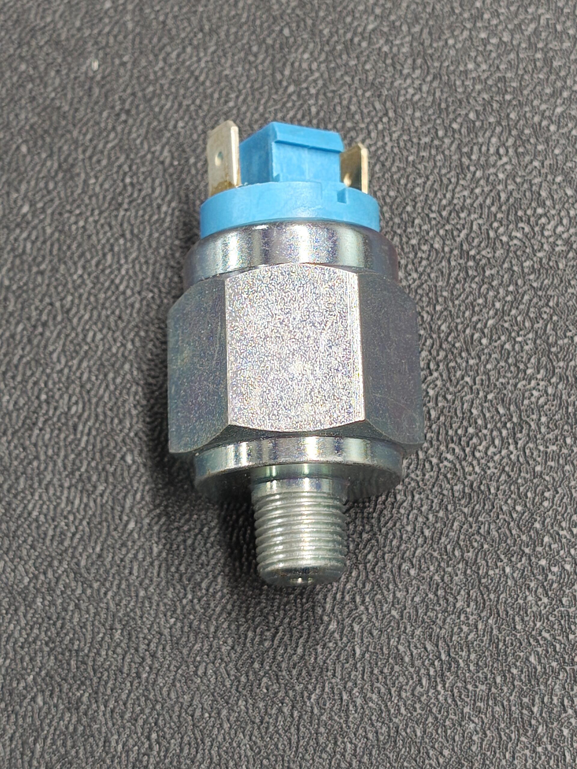 Adjustable oil pressure switch - 3 - 29Psi
