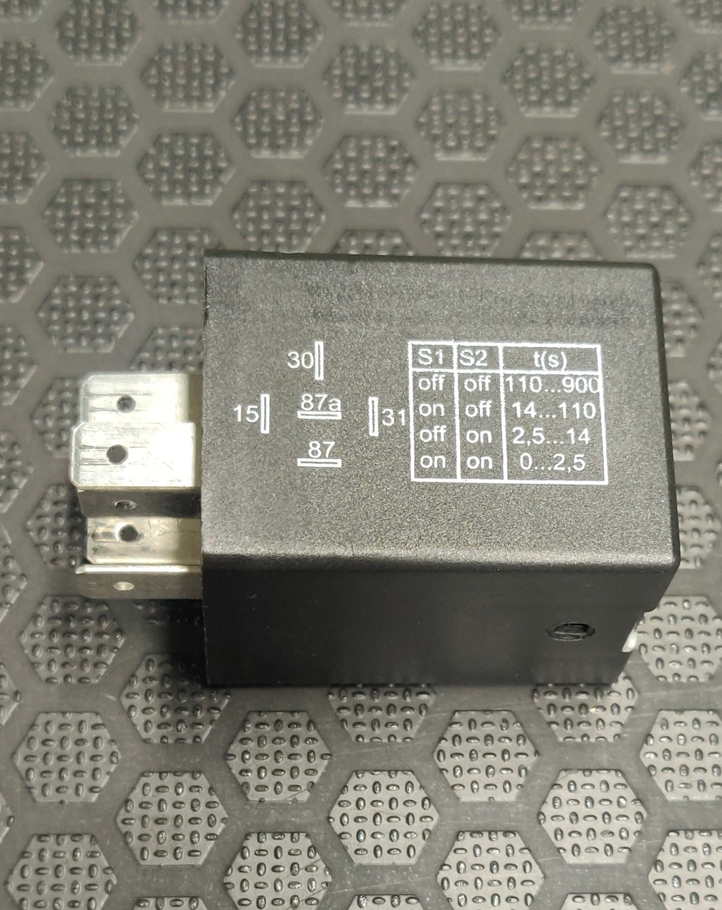Hella Timer Relay 5HE 996 152-131 with mounting base - Image 2