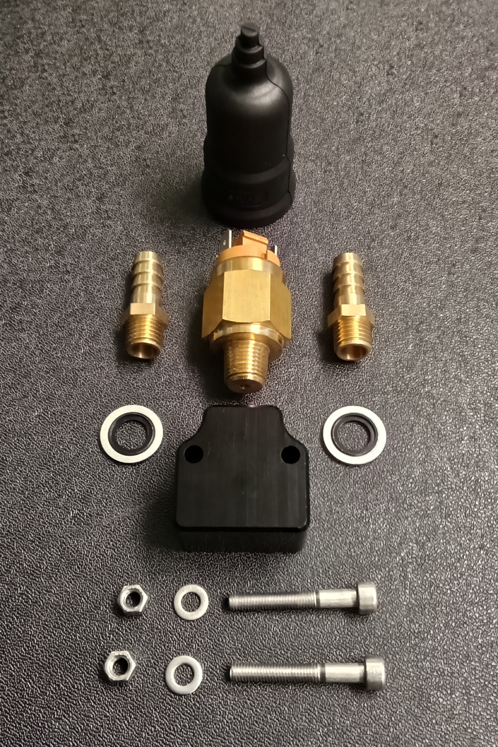 Vacuum Switch T piece KIT 10mm Hose Tails, 1/4 BSPT, M12 x 1.5 Threads