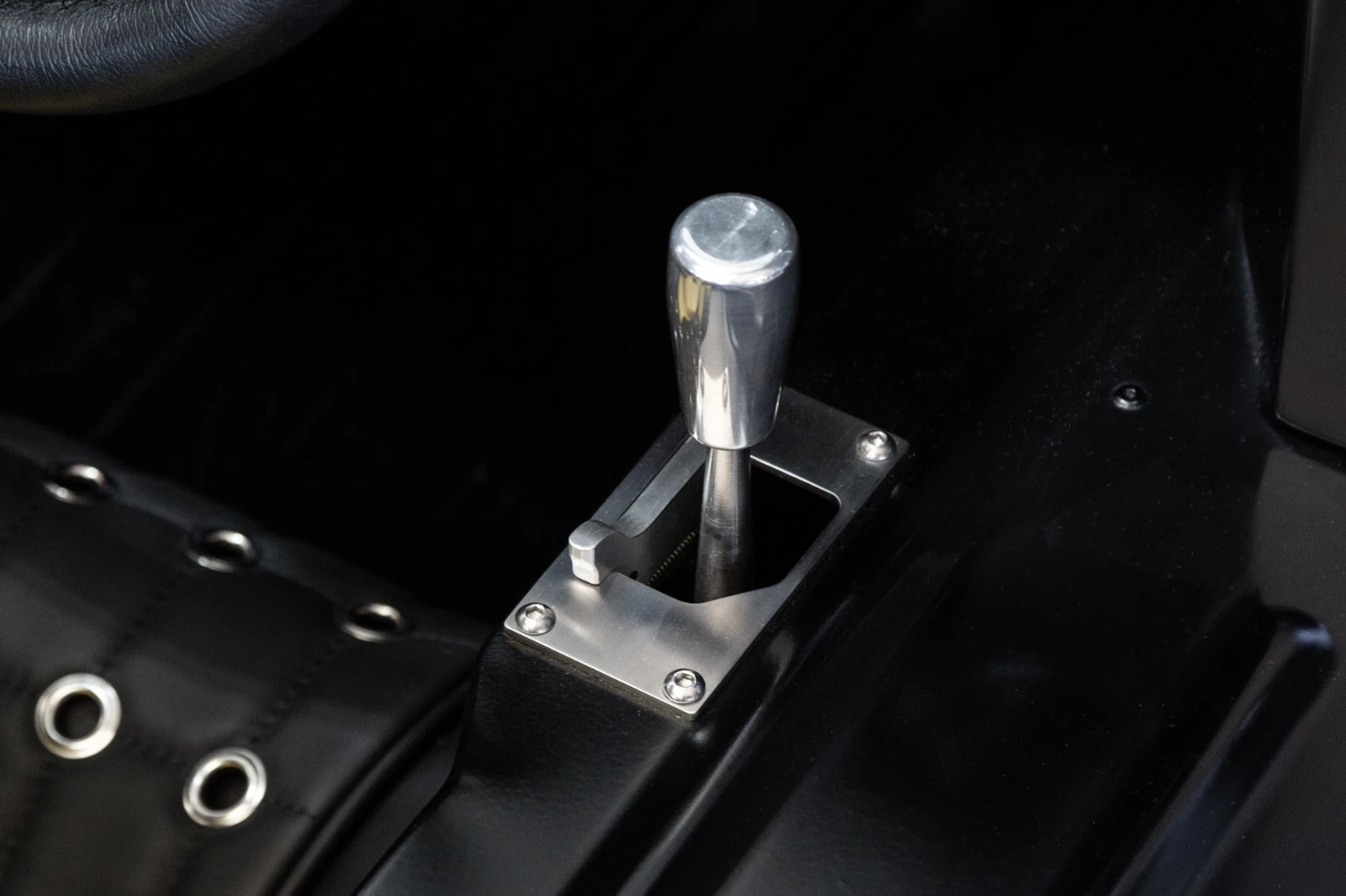 GT40 Gear Lever Escutcheon plate with flip reverse lock out - GT0029 - Image 10